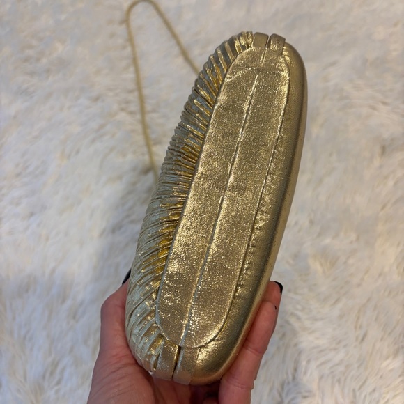 Y&S Original Vintage Rare Clam Shell Shape Gold  Evening crossbody purse - Picture 5 of 13